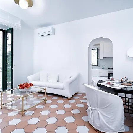 Francesca Flat -